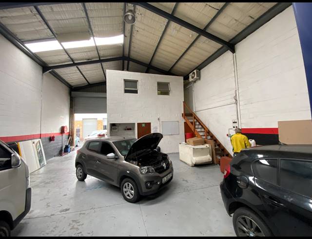 154M² WAREHOUSE FOR SALE IN KILLARNEY GARDENS